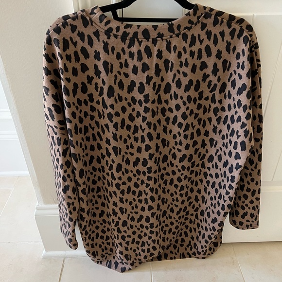 Leopard top - Picture 3 of 3